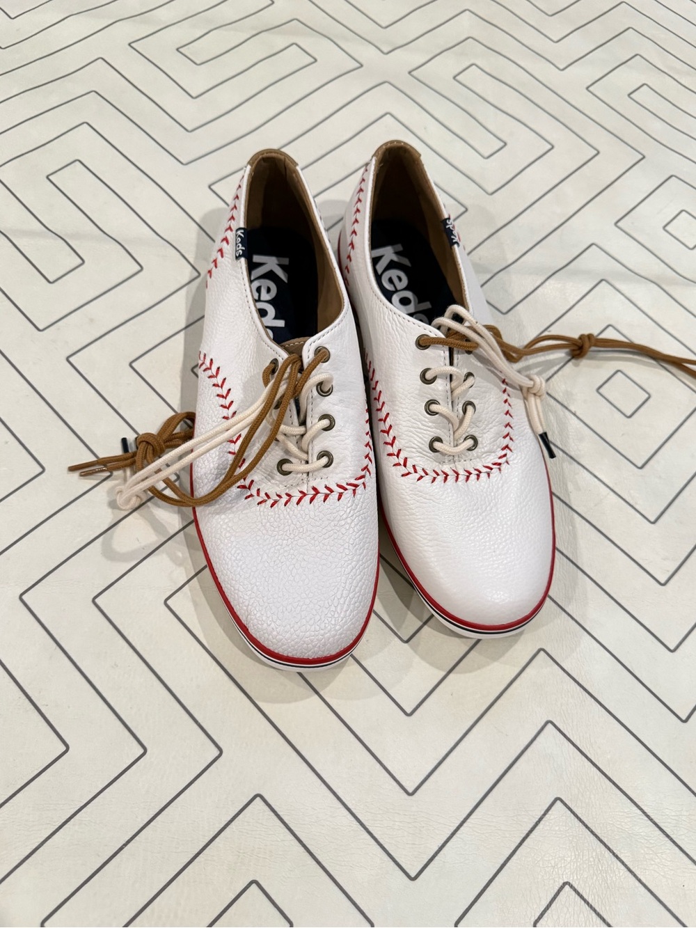 New Keds Women's White Baseball-Stitch Oxford Shoe - Picture 1 of 13